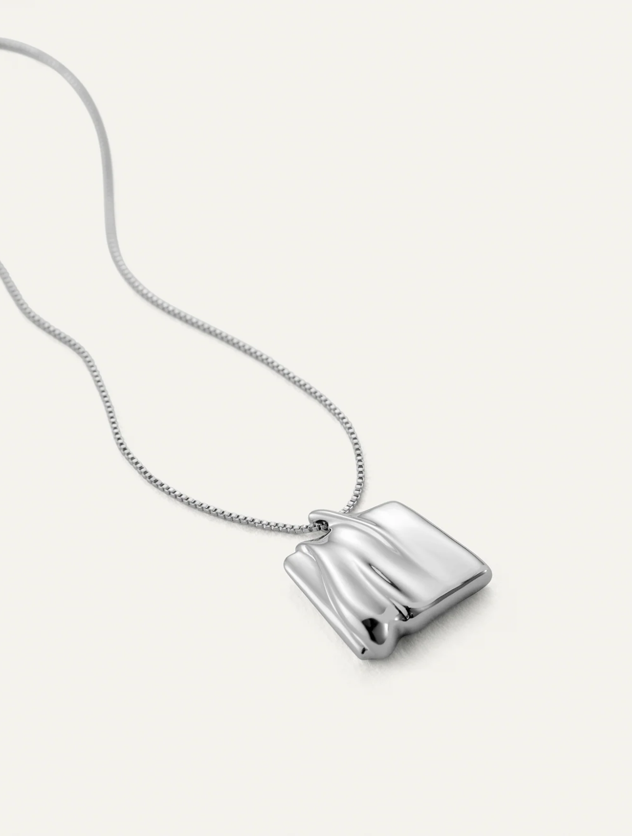 Sundra Pendant Necklace