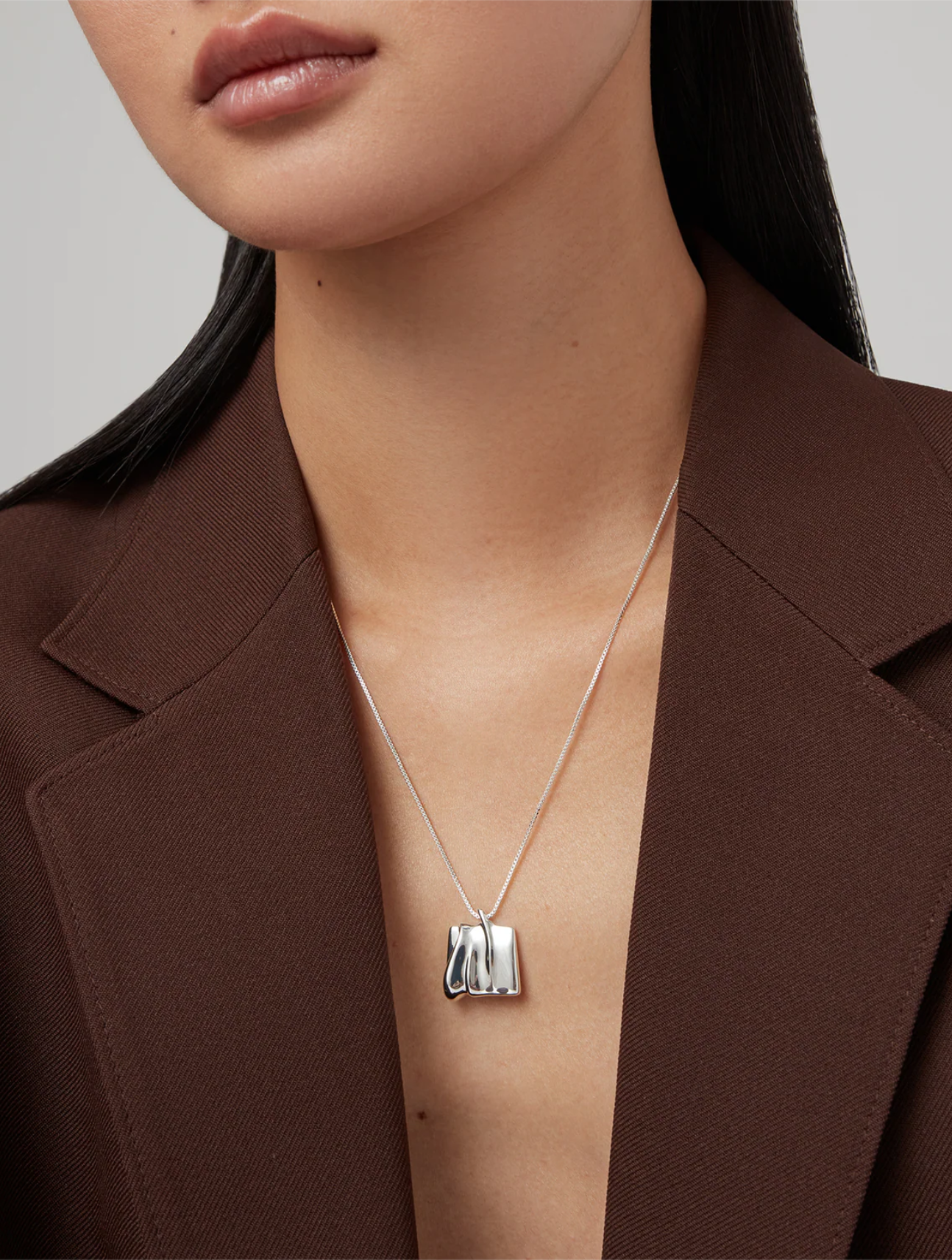 Sundra Pendant Necklace