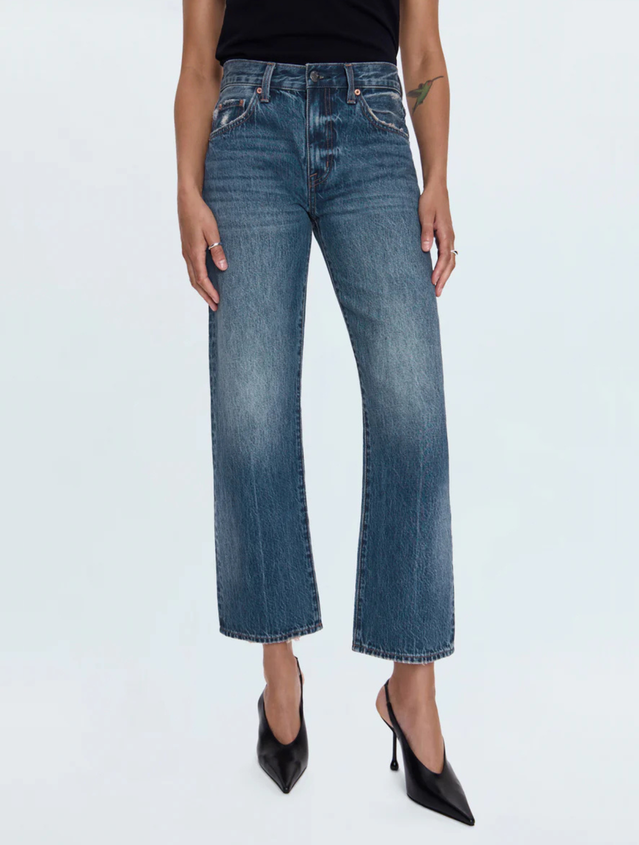 Lexi Mid Rise Bowed Straight