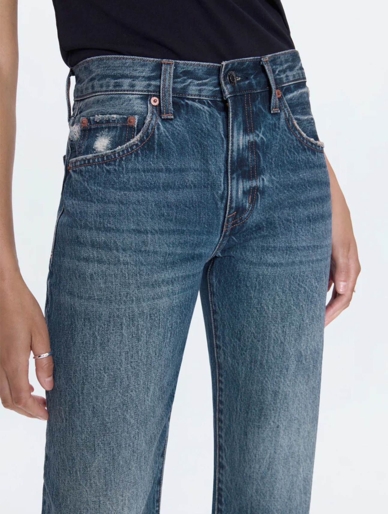 Lexi Mid Rise Bowed Straight