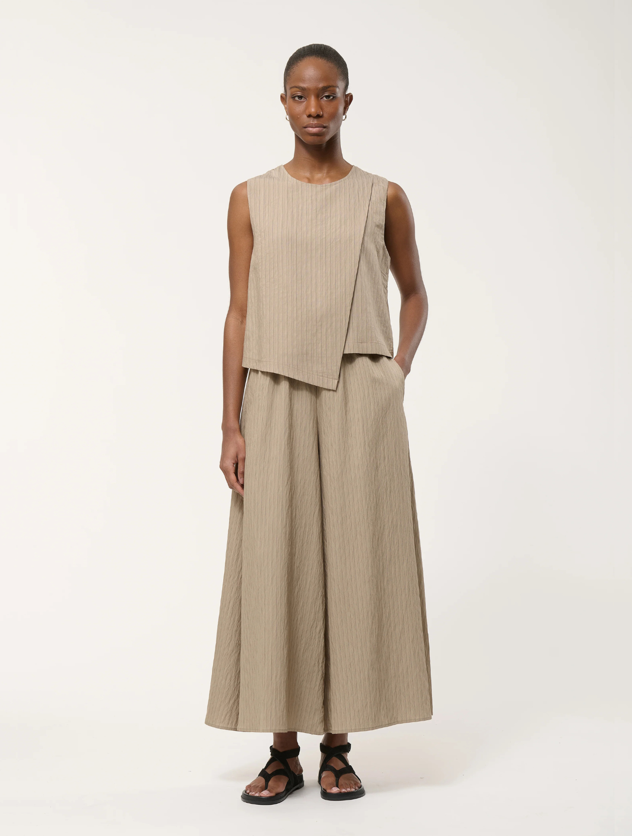 Lariel Asymmetric Tank