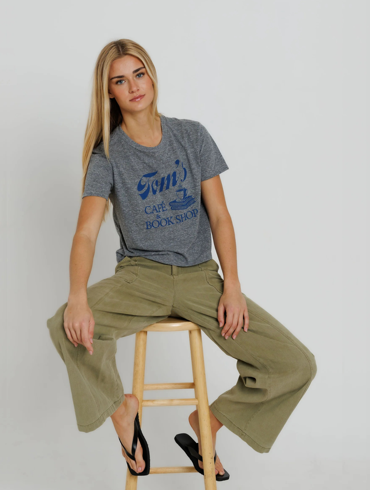 Tom's Cafe Book Shop Everyday Tee