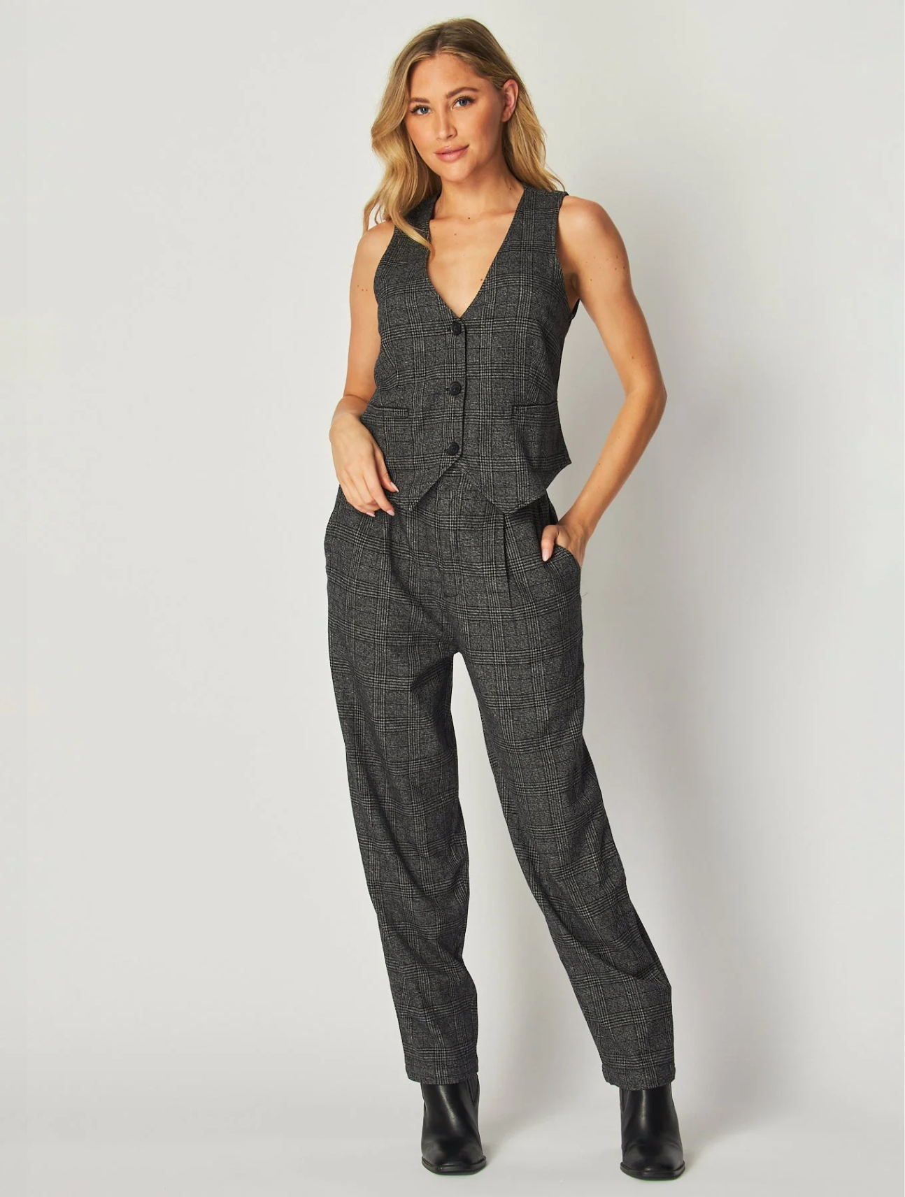 Relaxed Pleat Front Trouser