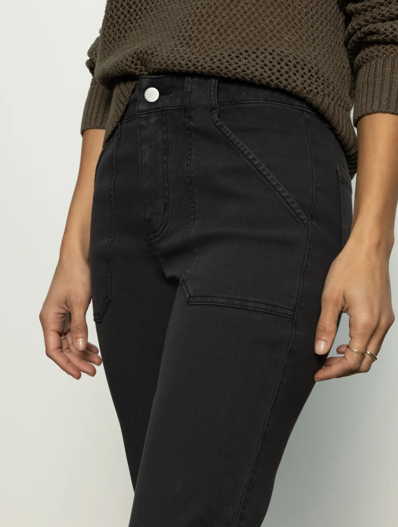 Sculpted Hayden Straight Crop