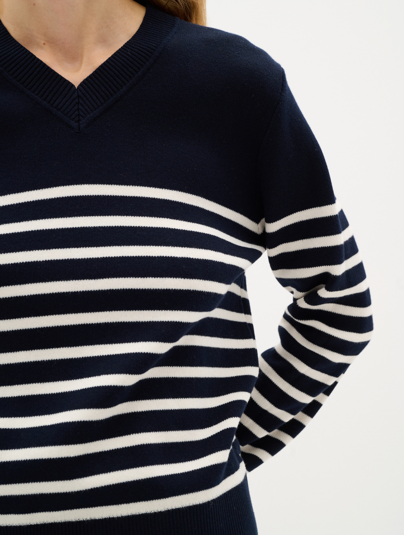 Wallis V-Neck Pullover