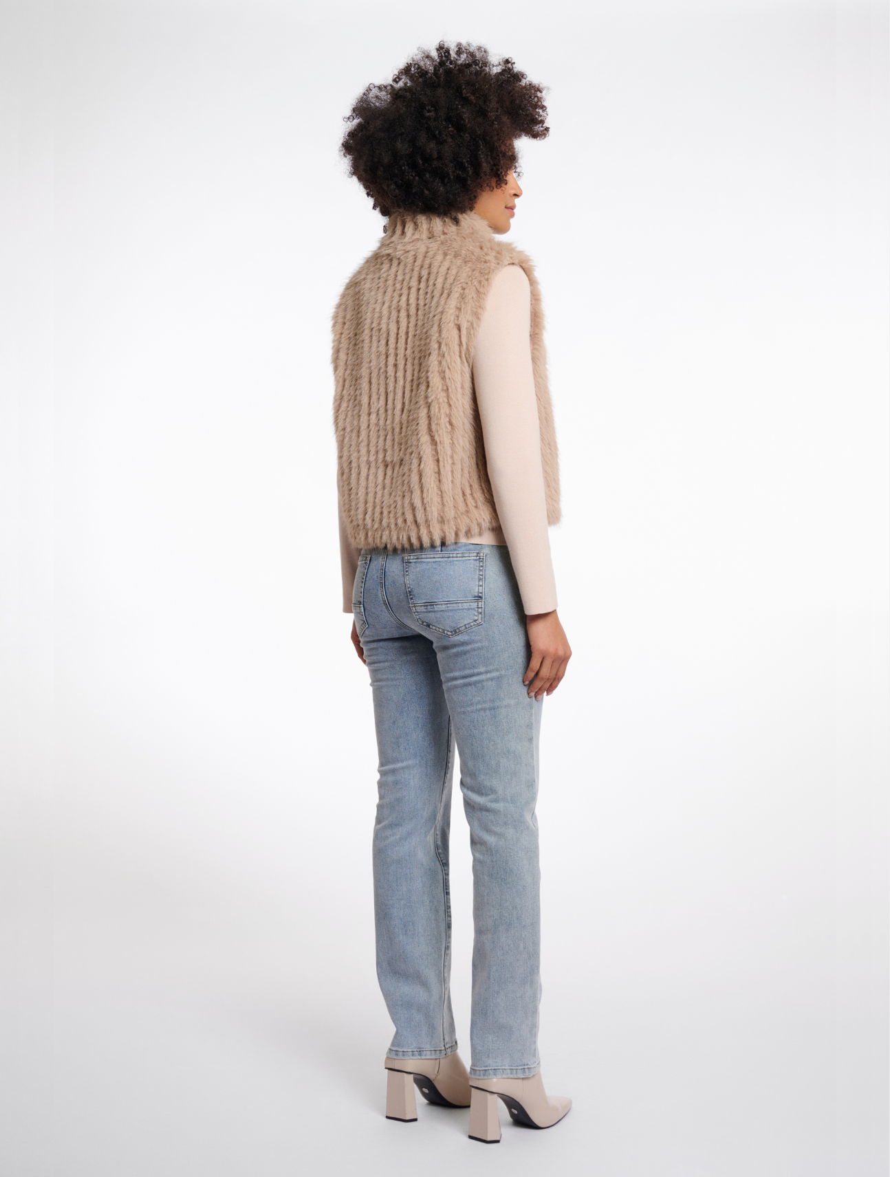 Dava Vest