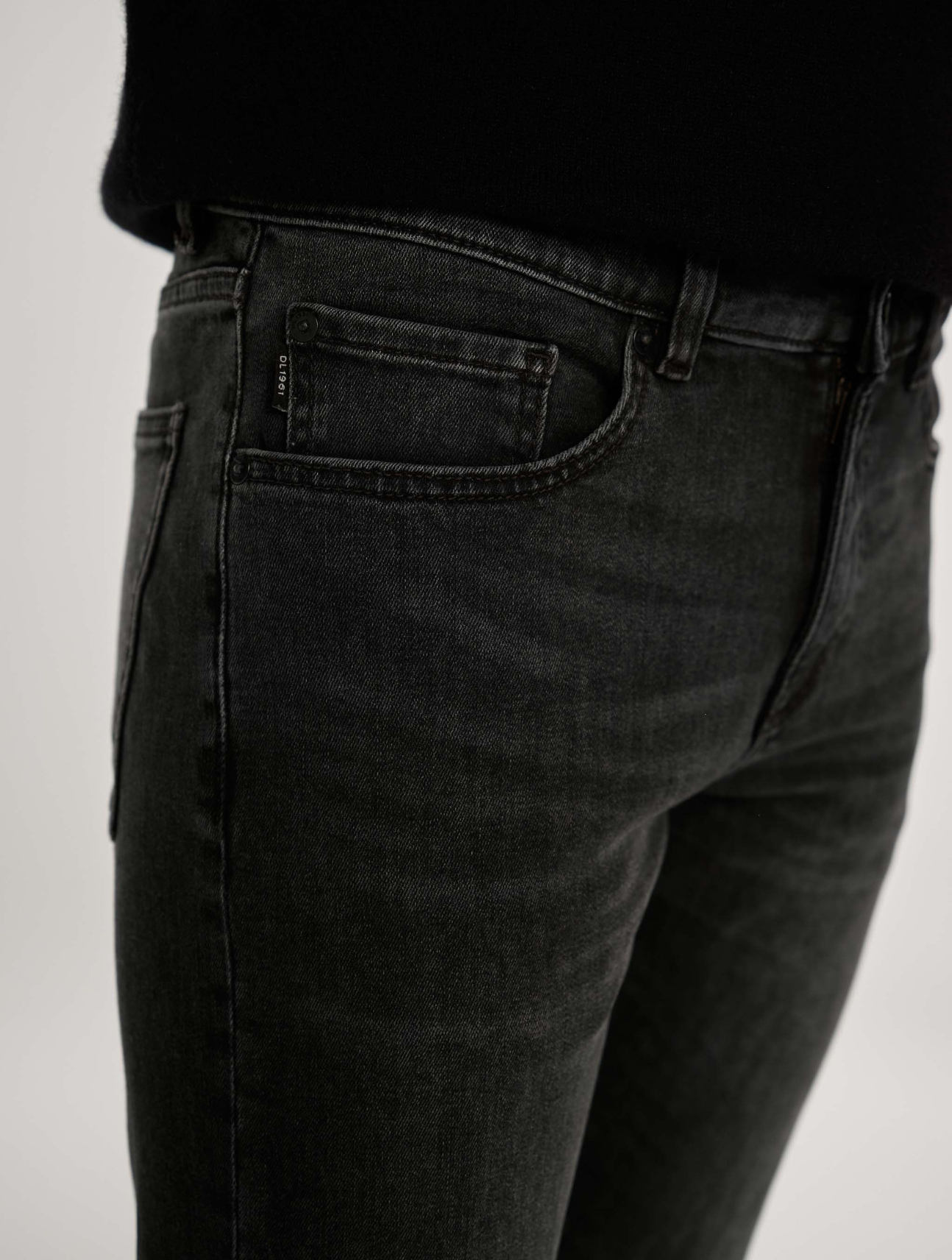 Russel Slim Straight