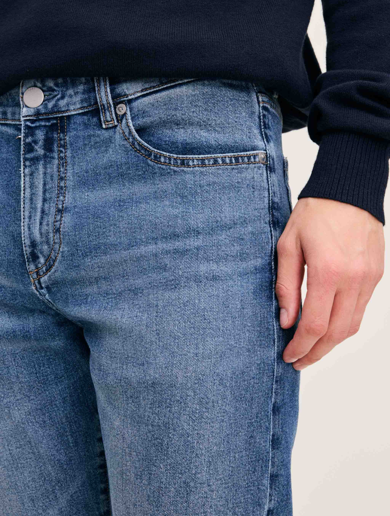 Russel Slim Straight Jeans