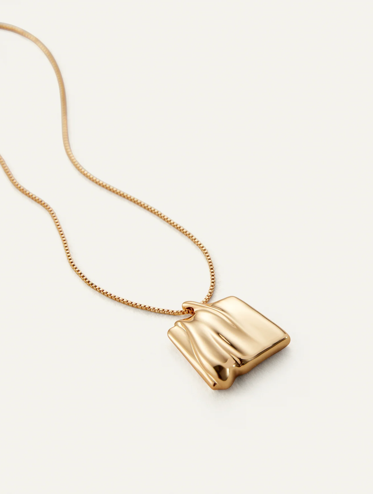 Sundra Pendant Necklace