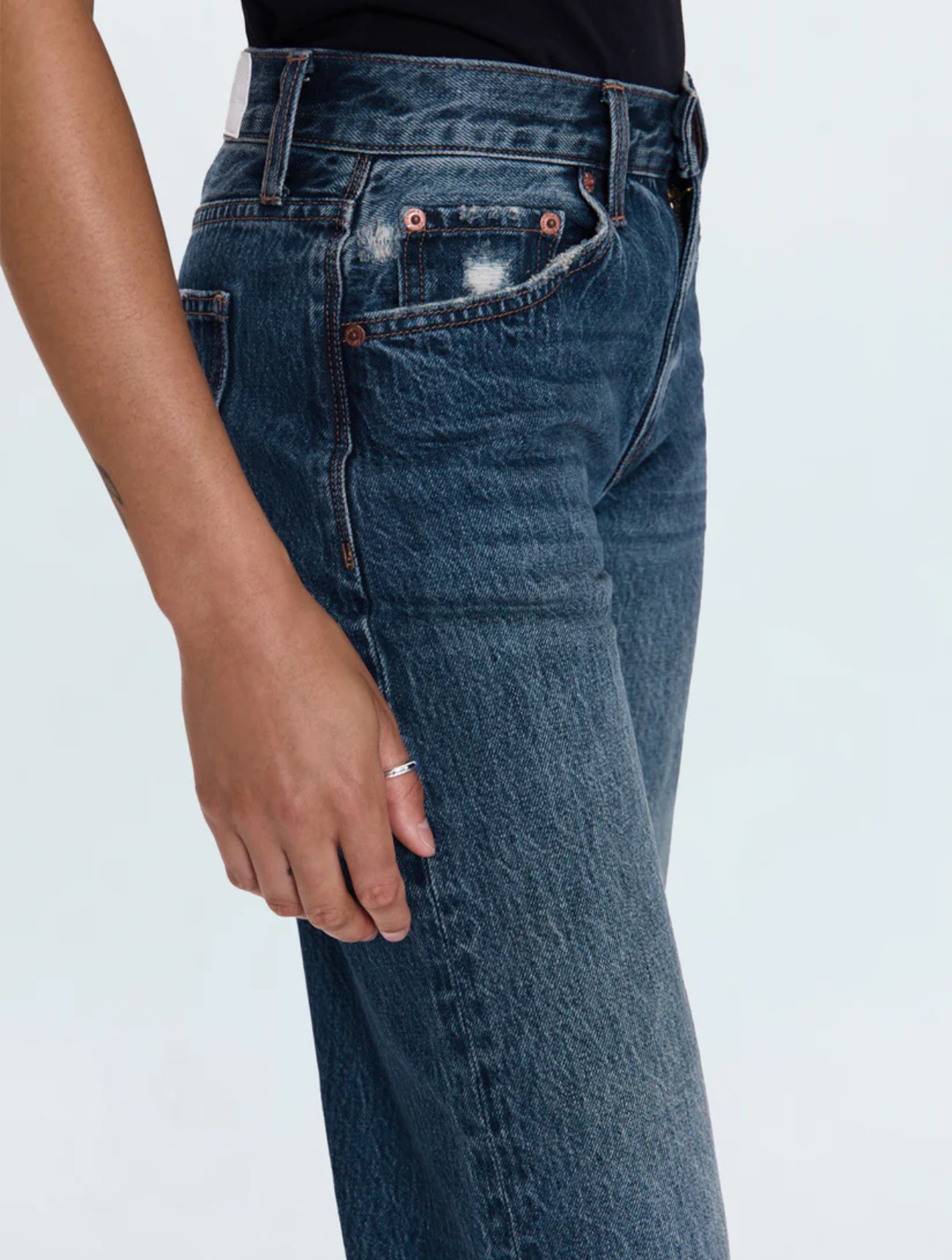 Lexi Mid Rise Bowed Straight