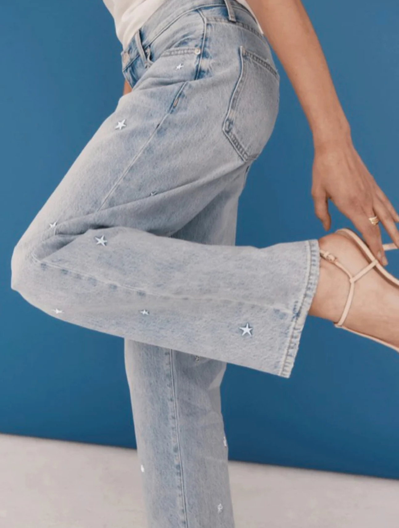 Lexi Mid Rise Bowed Straight