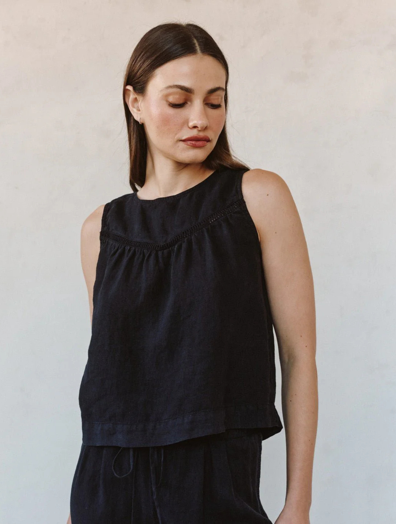 Sleeveless Trimmed Yoke Seam Top
