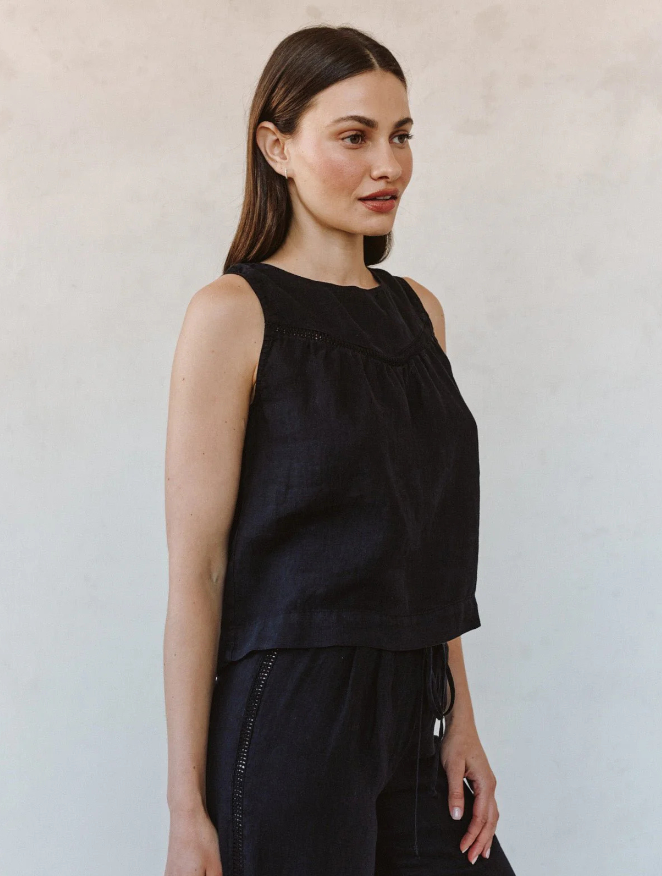 Sleeveless Trimmed Yoke Seam Top