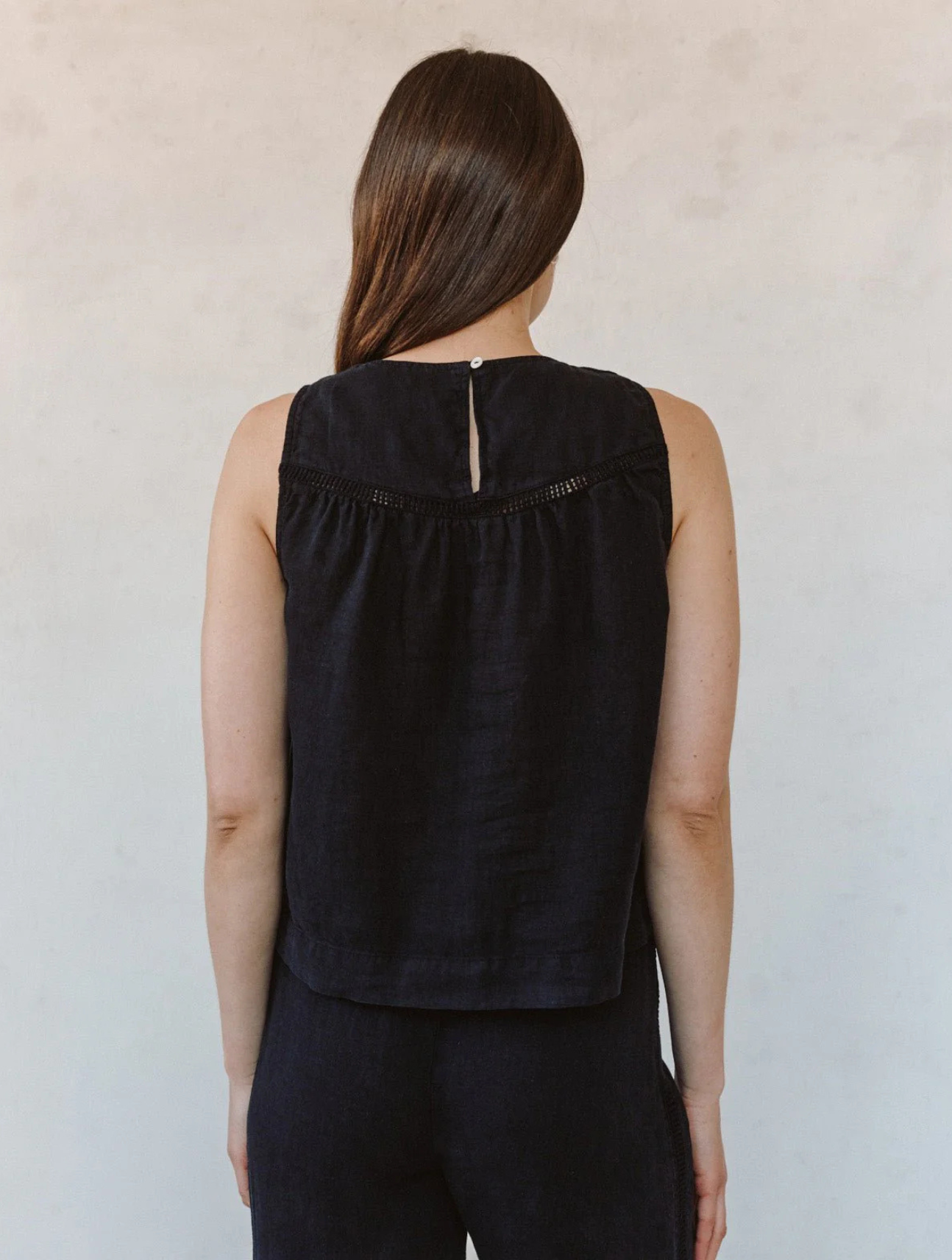 Sleeveless Trimmed Yoke Seam Top