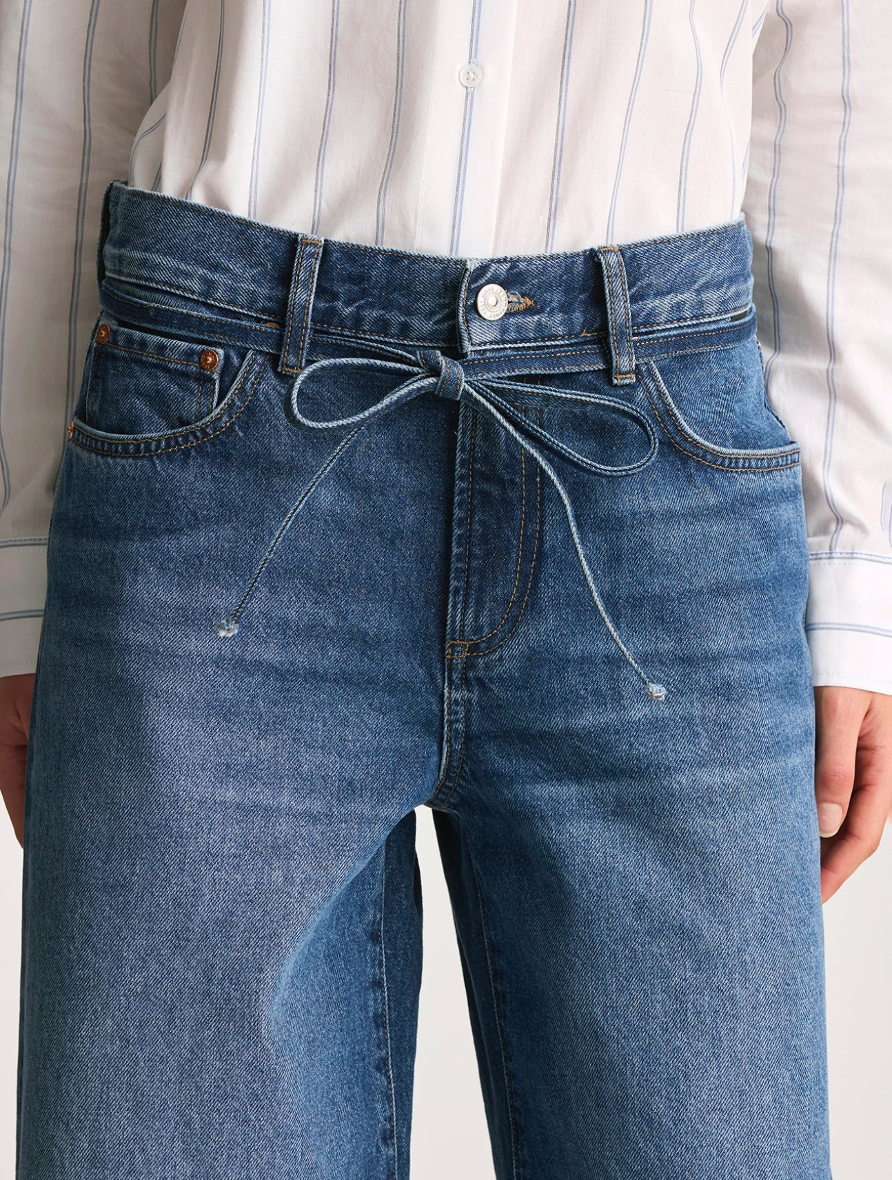 Wendy Loose Straight Leg Jeans