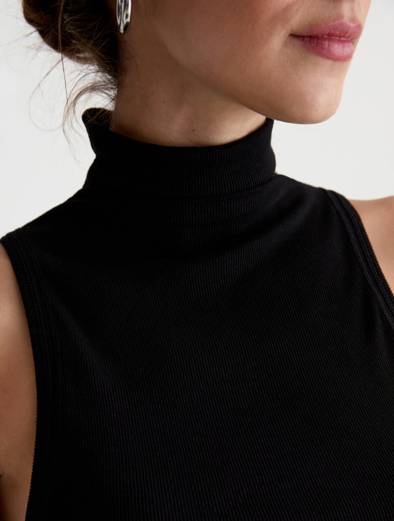 Faey Sleeveless Turtleneck