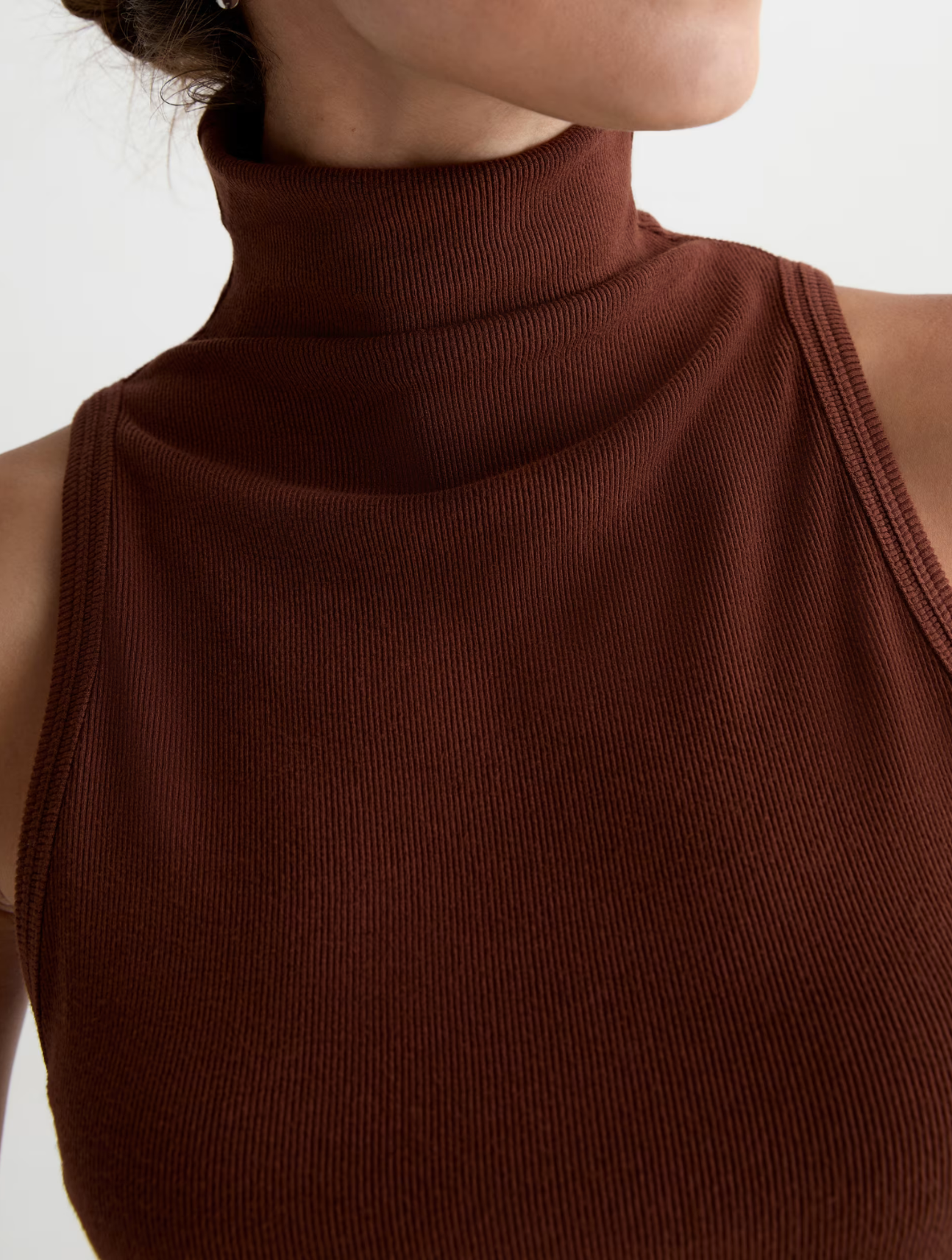 Faey Sleeveless Turtleneck