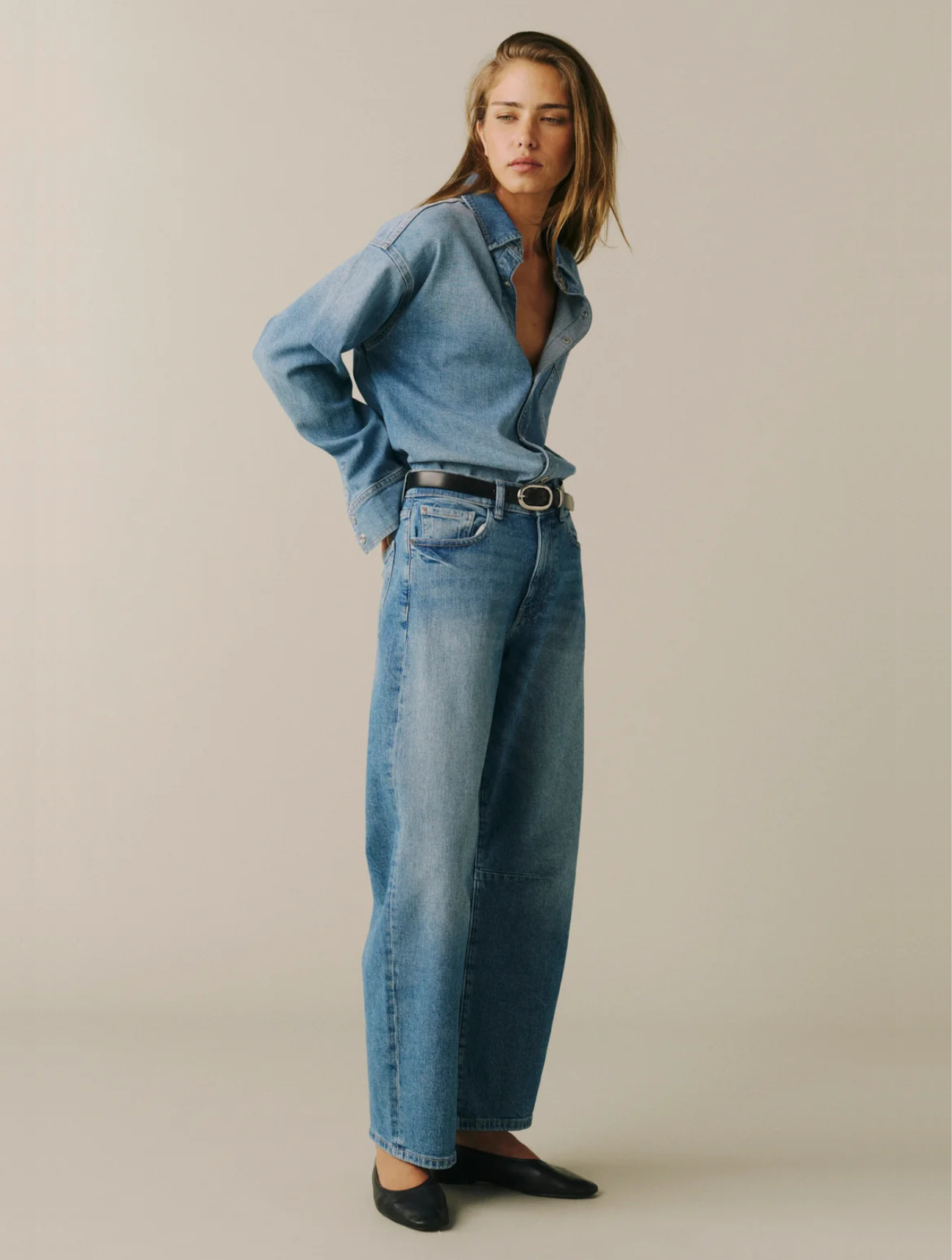 BNA Soft Curve Barrel Jeans