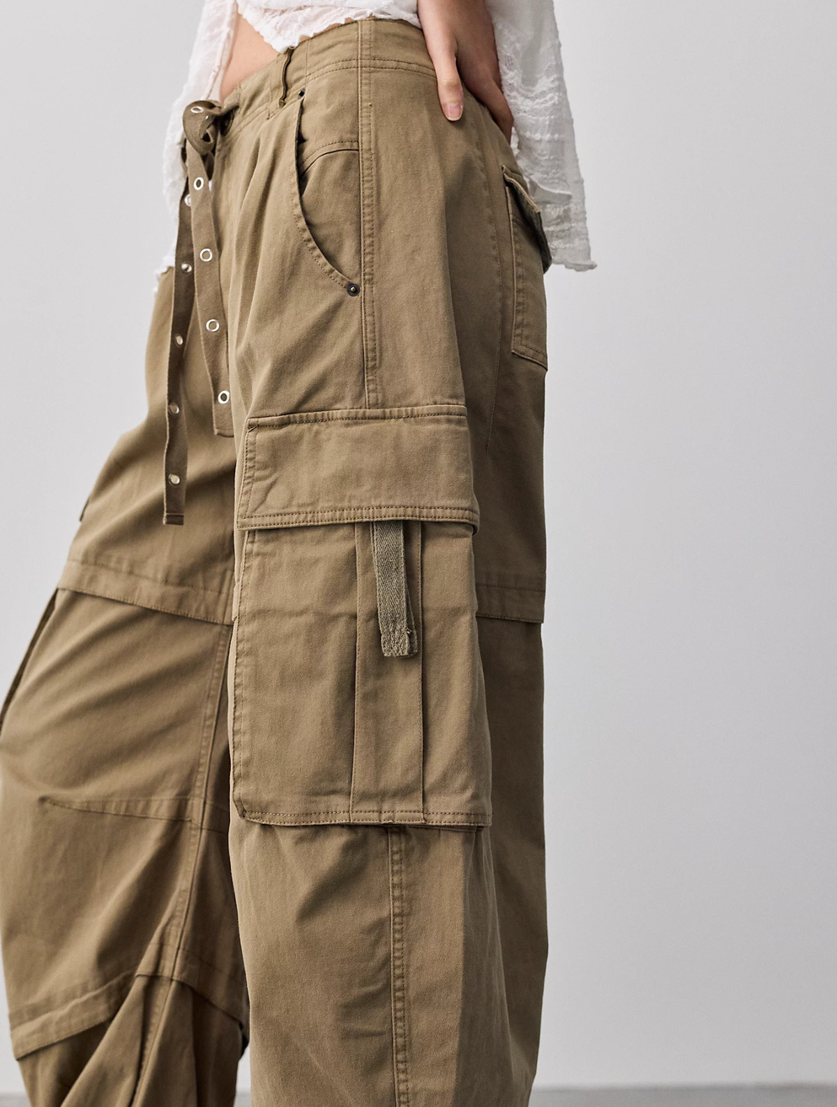 Curved Twill Cargo Pants