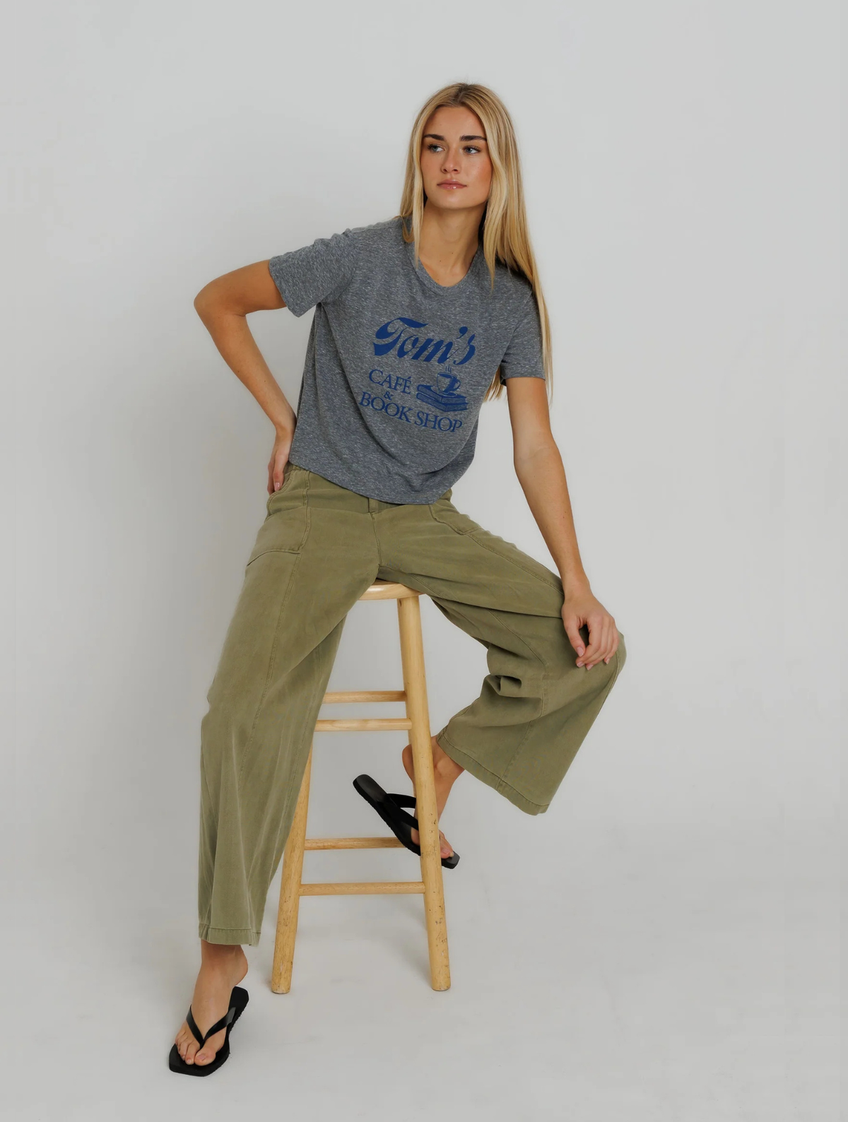 Tom's Cafe Book Shop Everyday Tee