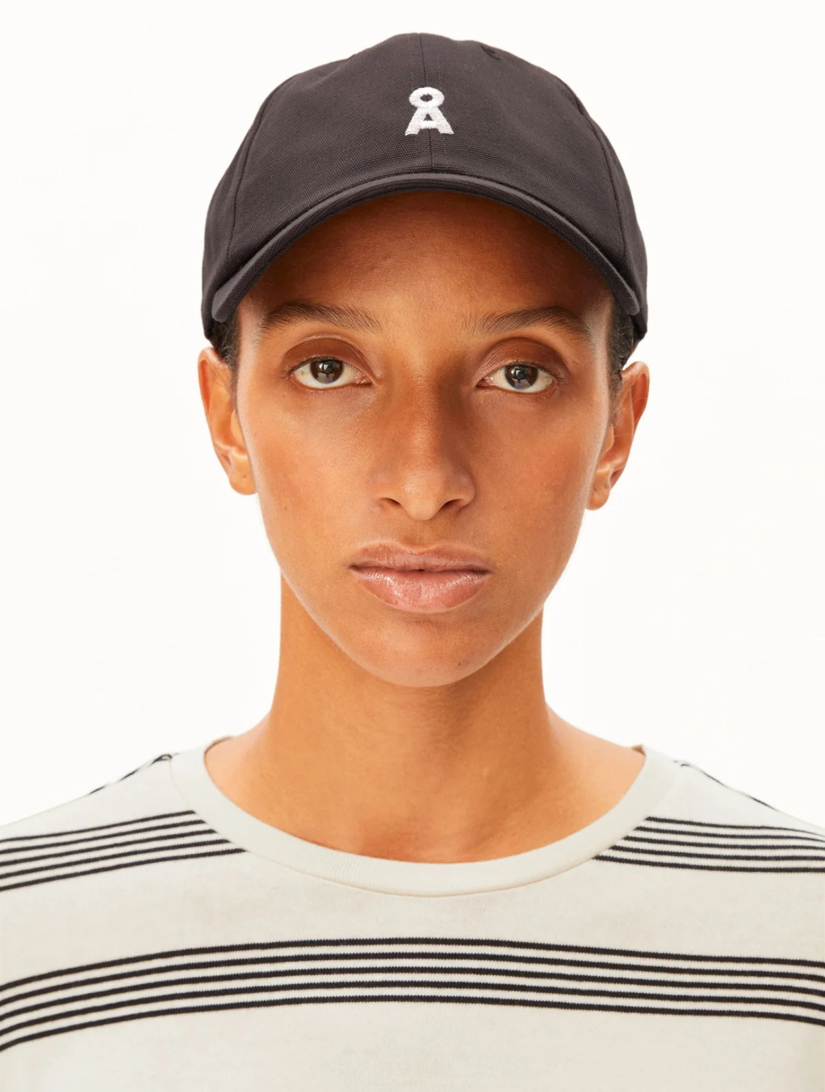 Yenaas Bold Cap