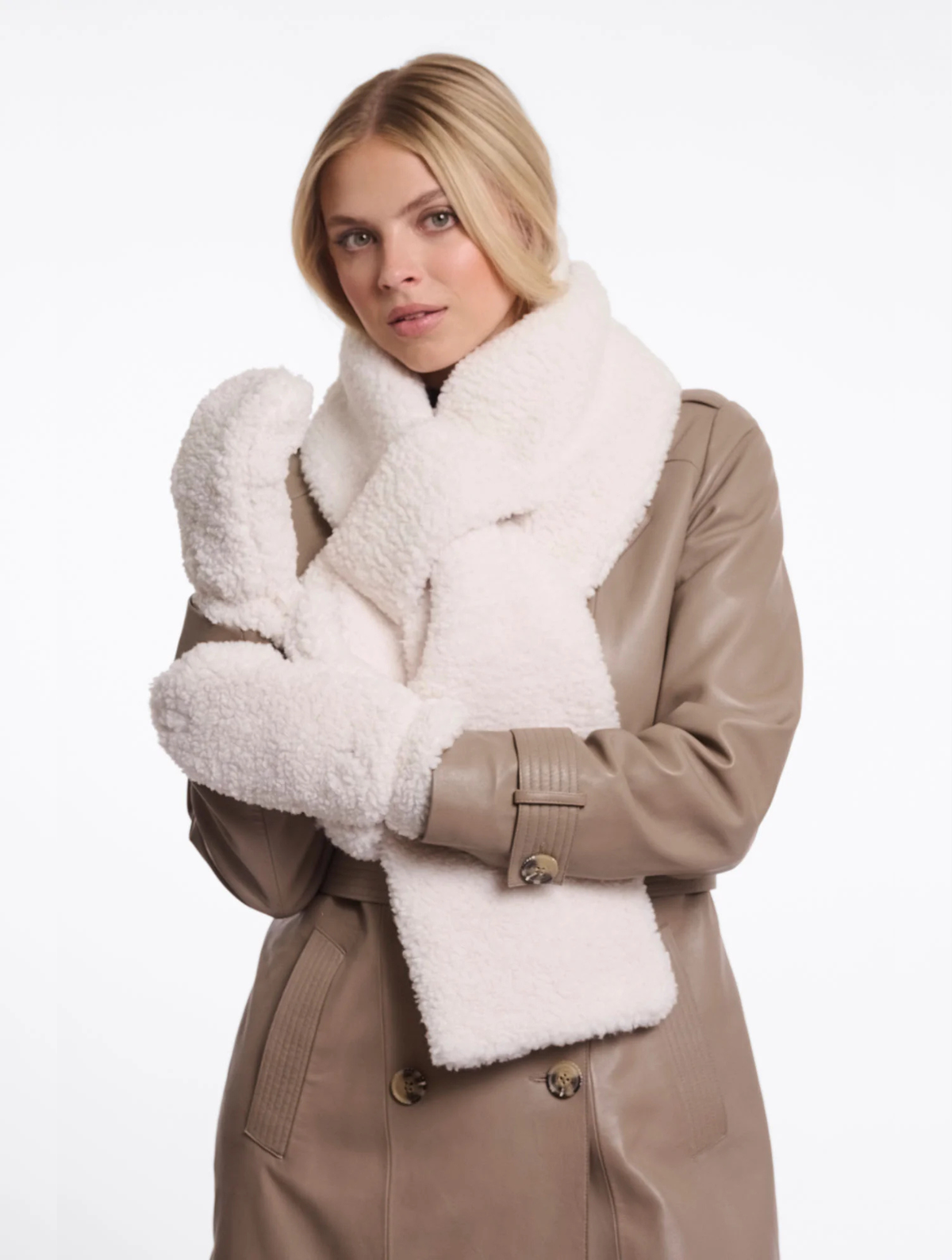 Aleida Teddy Gloves